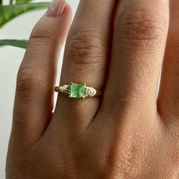 10K Yellow Gold Tsavorite & Diamonds Ring Size 6.25