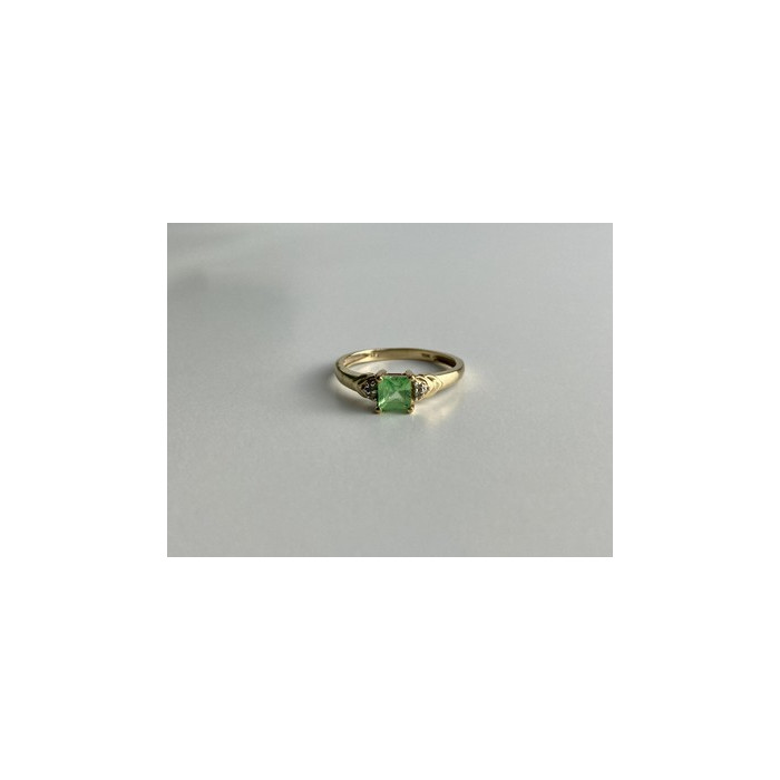 10K YELLOW GOLD TSAVORITE & DIAMONDS RING SIZE 6.25
