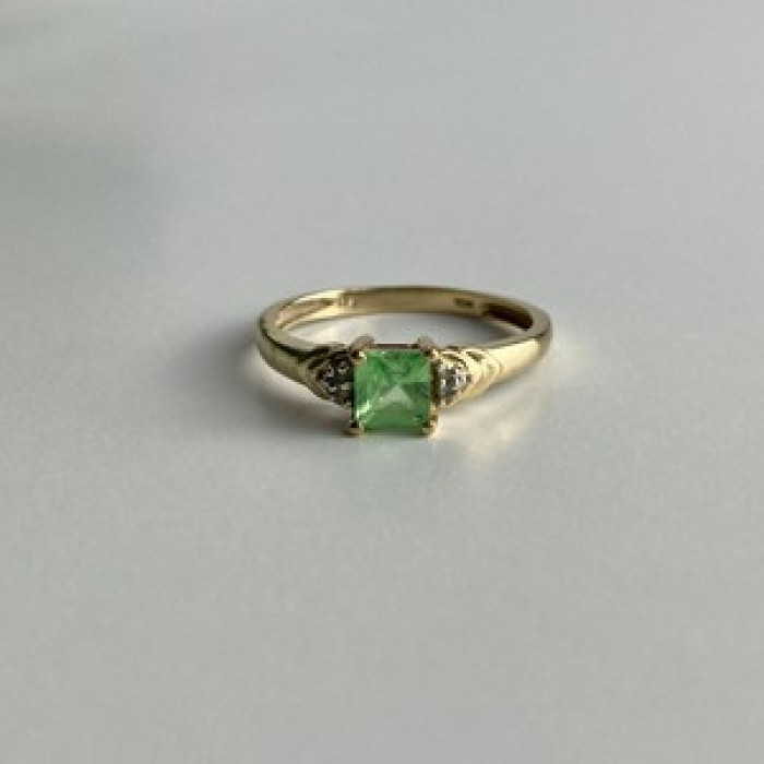 10K Yellow Gold Tsavorite & Diamonds Ring Size 6.25