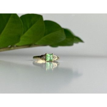 10K YELLOW GOLD TSAVORITE & DIAMONDS RING SIZE 6.25