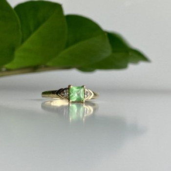 10K Yellow Gold Tsavorite & Diamonds Ring Size 6.25