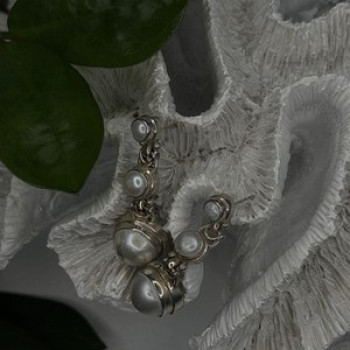 Beautiful Dangle 925 Sterling Silver White Pearls Earrings