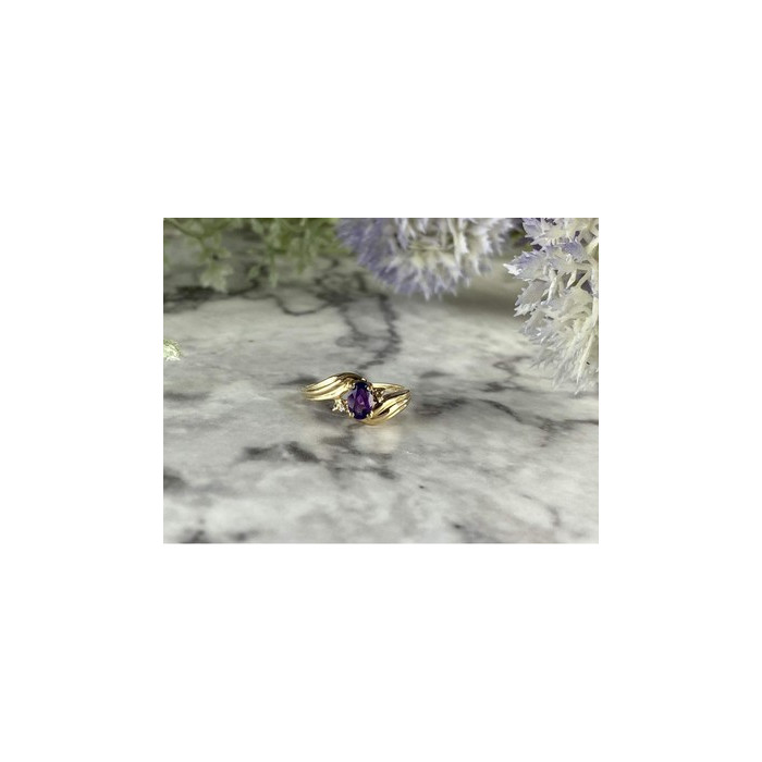 10K YELLOW GOLD AMETHYST & DIAMONDS RING SIZE 5.5