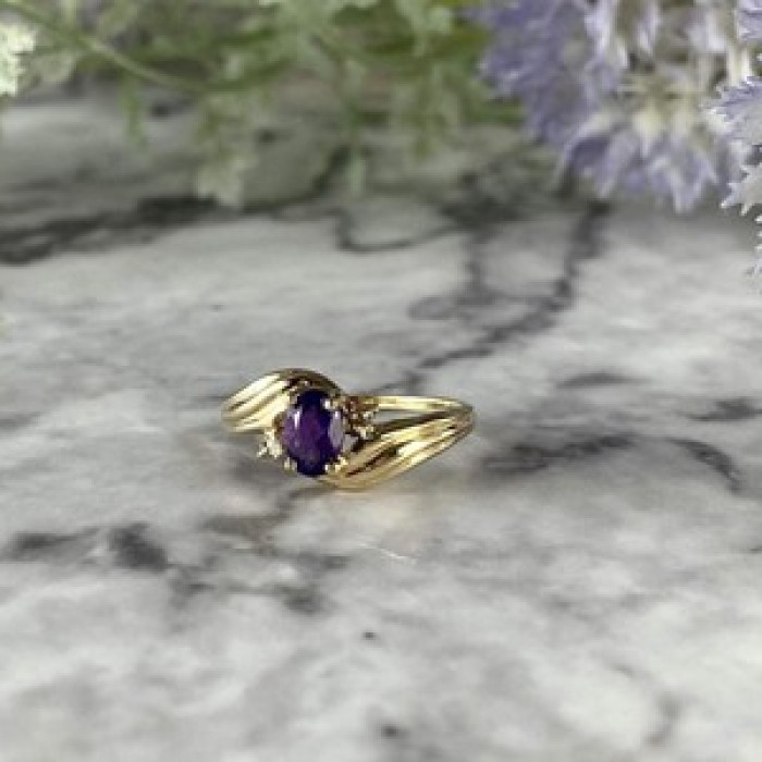 10K Yellow Gold Amethyst & Diamonds Ring Size 5.5