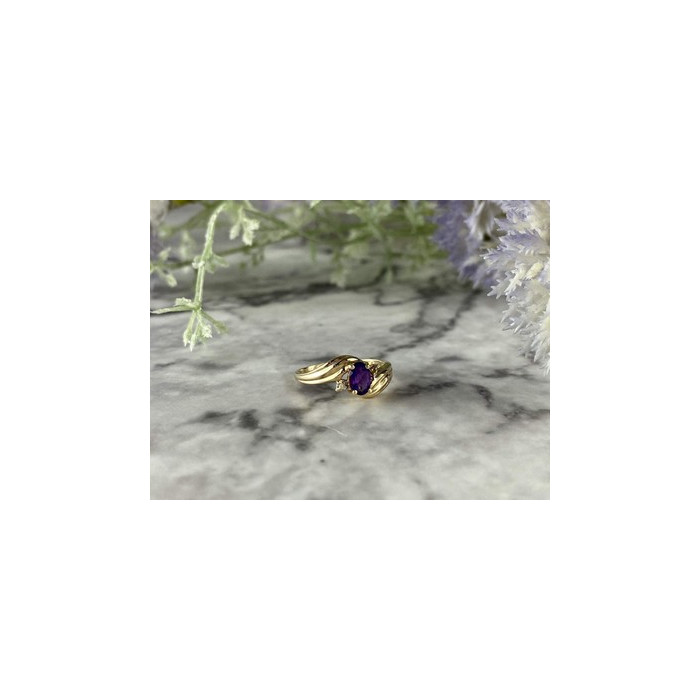 10K YELLOW GOLD AMETHYST & DIAMONDS RING SIZE 5.5