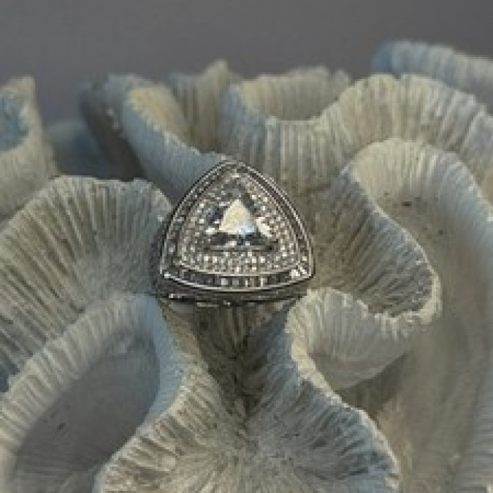 Unisex 925 Sterling Silver Trillion-Cut Simulated Diamond Cz Stones Ring Size 10