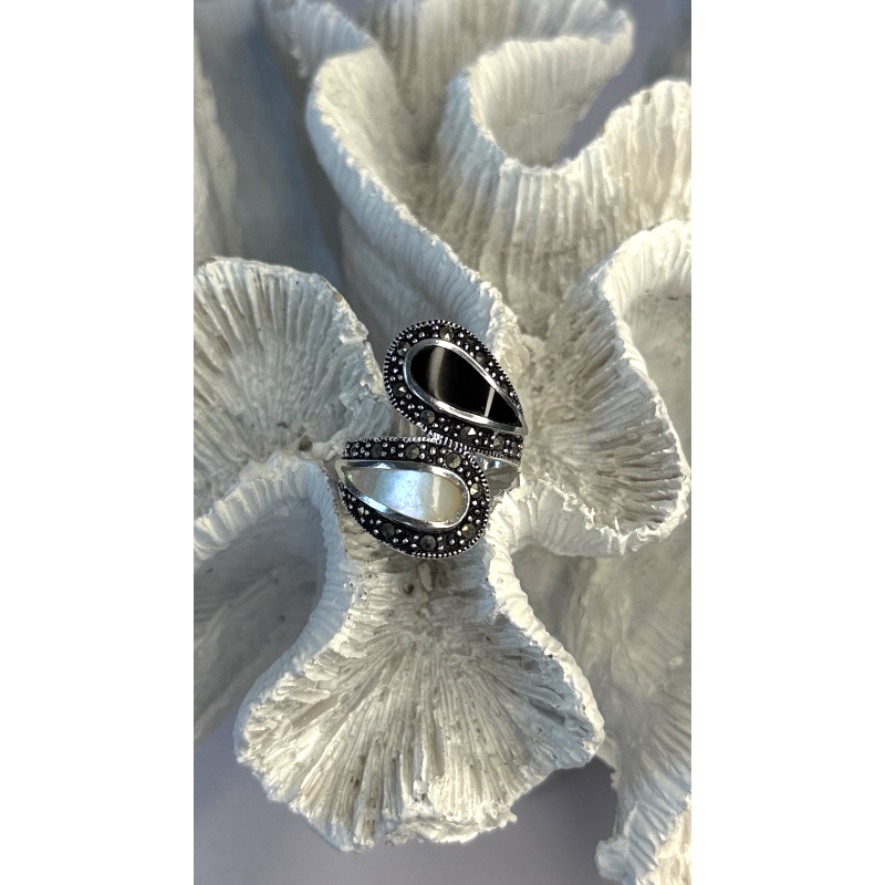 925 Sterling Silver White Mother of Pearl Black Onyx Marcasite Ring Size 8