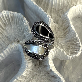 925 Sterling Silver White Mother of Pearl Black Onyx Marcasite Ring Size 8