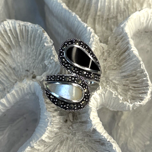 925 Sterling Silver White Mother of Pearl Black Onyx Marcasite Ring Size 8
