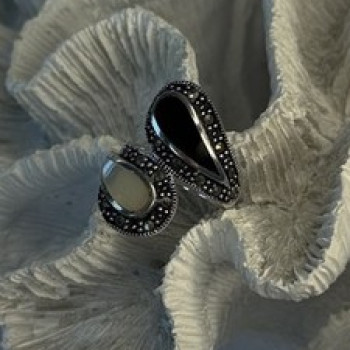 925 Sterling Silver White Mother of Pearl Black Onyx Marcasite Ring Size 8