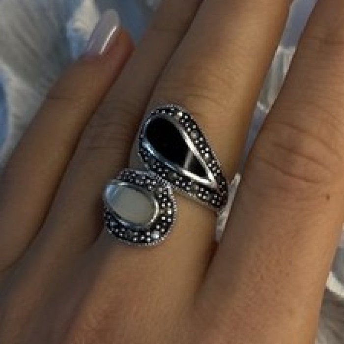 925 Sterling Silver White Mother of Pearl Black Onyx Marcasite Ring Size 8