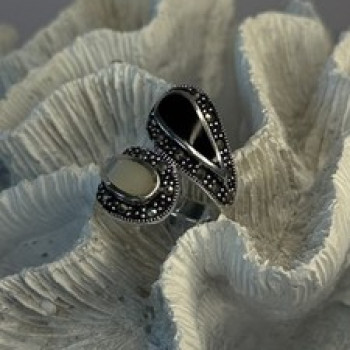 925 Sterling Silver White Mother of Pearl Black Onyx Marcasite Ring Size 8