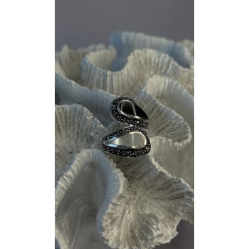 925 Sterling Silver White Mother of Pearl Black Onyx Marcasite Ring Size 8