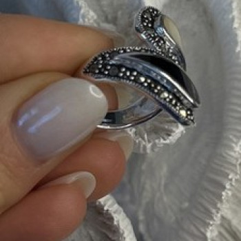 925 Sterling Silver White Mother of Pearl Black Onyx Marcasite Ring Size 8