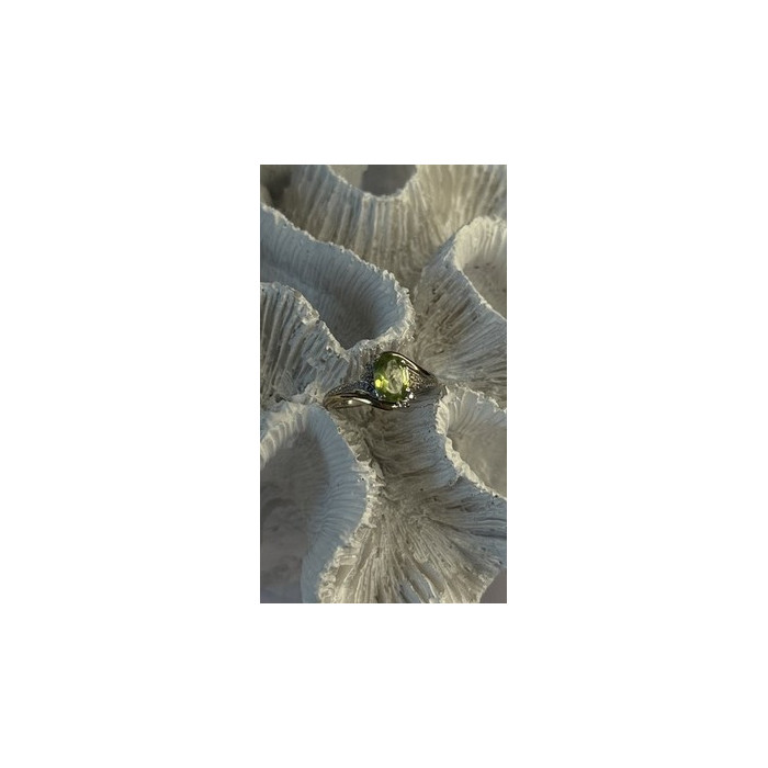 925 Sterling Silver & 10K yellow Gold Part Peridot & Diamonds Ring Size 7