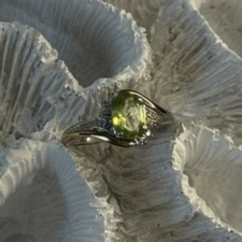 925 Sterling Silver & 10K yellow Gold Part Peridot & Diamonds Ring Size 7