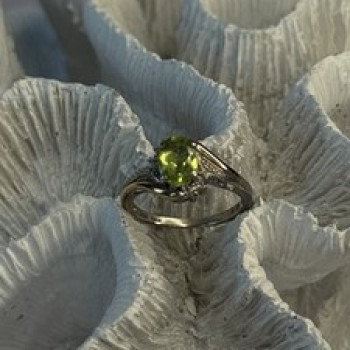 925 Sterling Silver & 10K yellow Gold Part Peridot & Diamonds Ring Size 7