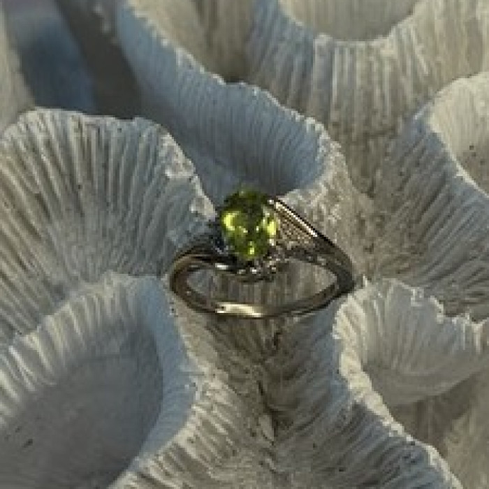 925 Sterling Silver & 10K yellow Gold Part Peridot & Diamonds Ring Size 7