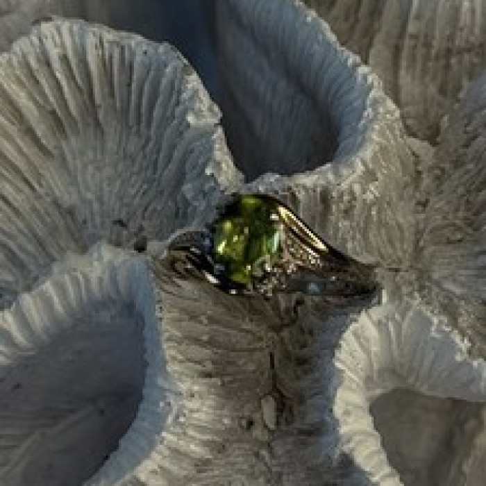 925 Sterling Silver & 10K yellow Gold Part Peridot & Diamonds Ring Size 7