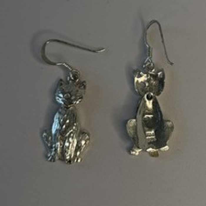 Dangle 925 Sterling Silver Cat Earrings Head allows for movement