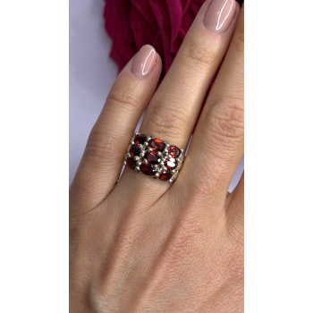925 Sterling Silver Red Shiny Garnet Ring Size 6