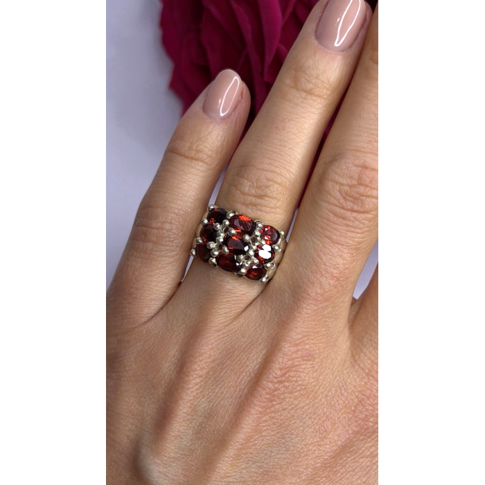 925 Sterling Silver Red Shiny Garnet Ring Size 6