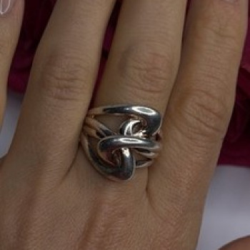 Unique Design 925 Sterling Silver Ring Size 7