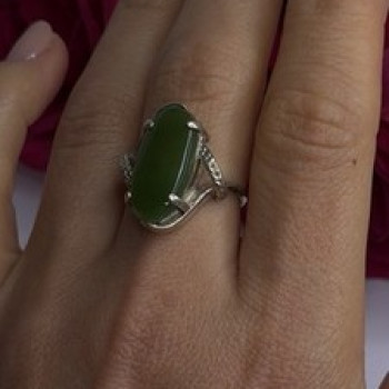 925 Sterling Silver Green Jade Ring Size 8
