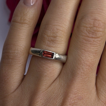 925 Sterling Silver Signet-Style Red Garnet Ring Size 6