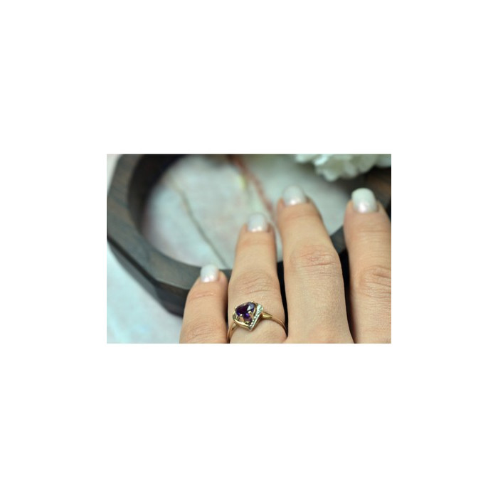 10K YELLOW GOLD  AMETHYST & DIAMOND RING SIZE 7.25