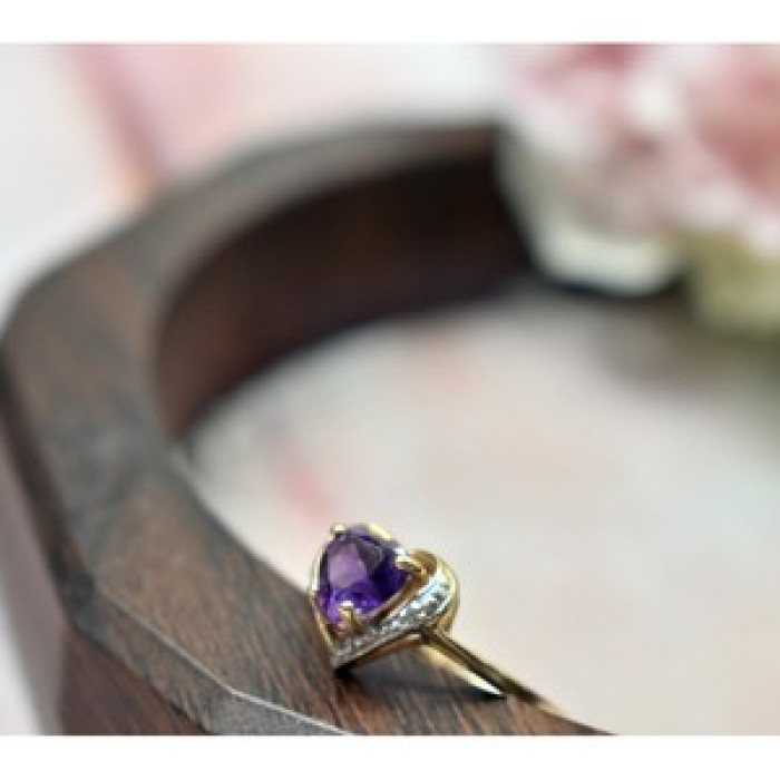 10K Yellow Gold Amethyst & Diamond Ring Size 7.25