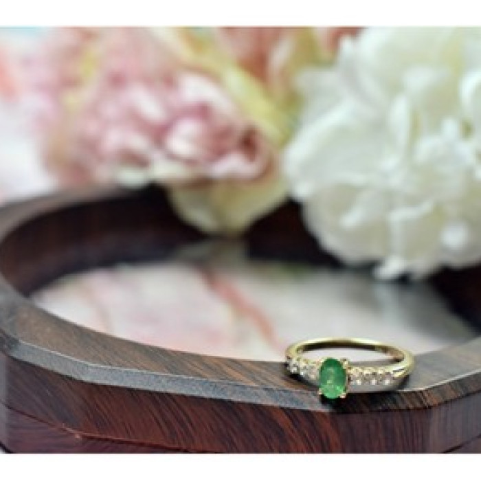 10K Yellow Gold Emerald & Colorless Spinel Ring Size 6.25