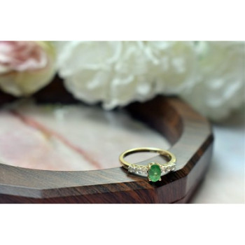 10K YELLOW GOLD EMERALD & COLORLESS SPINEL  RING SIZE 6.25