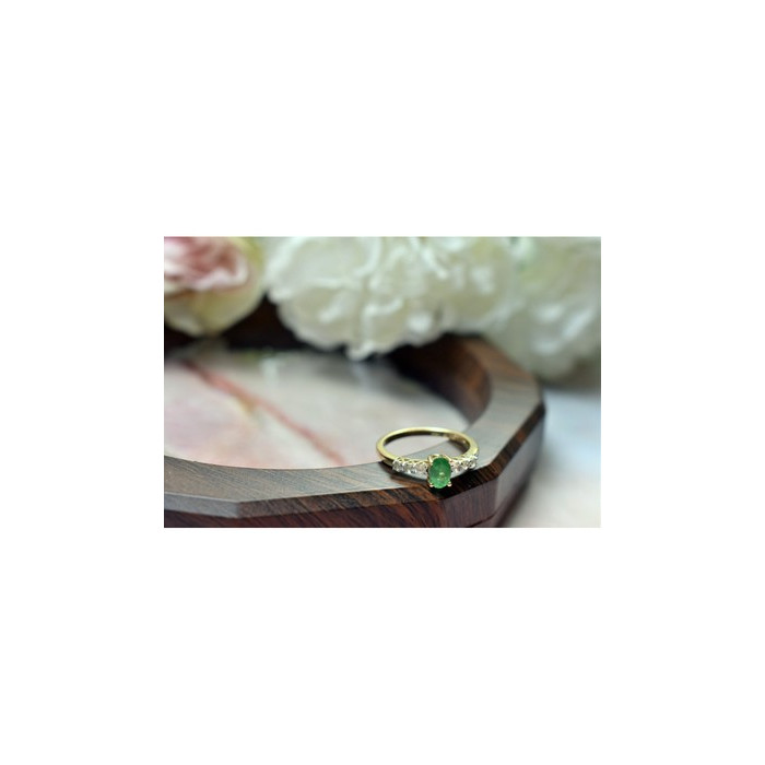 10K YELLOW GOLD EMERALD & COLORLESS SPINEL  RING SIZE 6.25