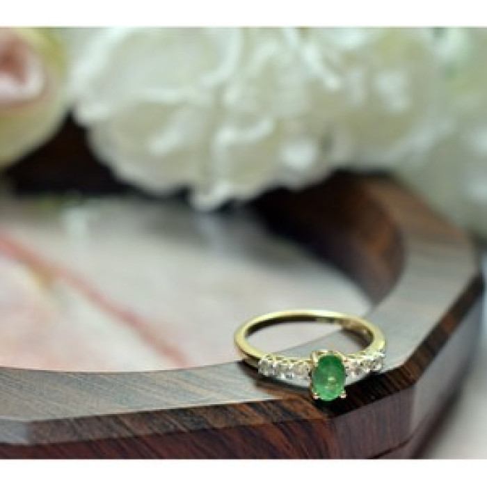 10K Yellow Gold Emerald & Colorless Spinel Ring Size 6.25
