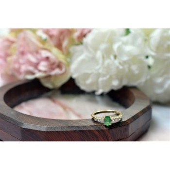 10K YELLOW GOLD EMERALD & COLORLESS SPINEL  RING SIZE 6.25