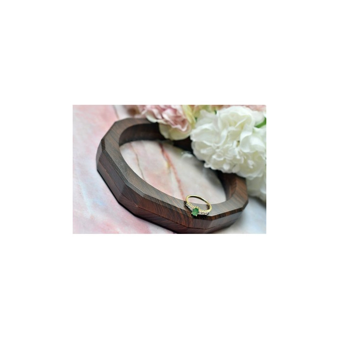 10K YELLOW GOLD EMERALD & COLORLESS SPINEL  RING SIZE 6.25