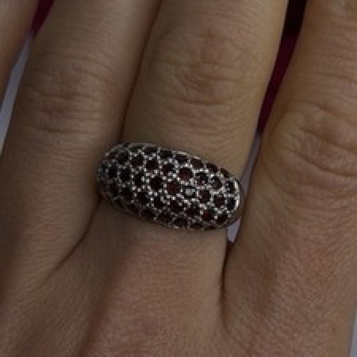 Beautiful 925 Sterling Silver Red Garnet Ring Size 7.5