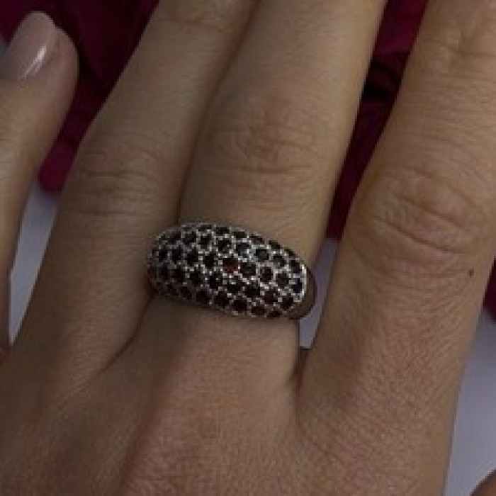 Beautiful 925 Sterling Silver Red Garnet Ring Size 7.5