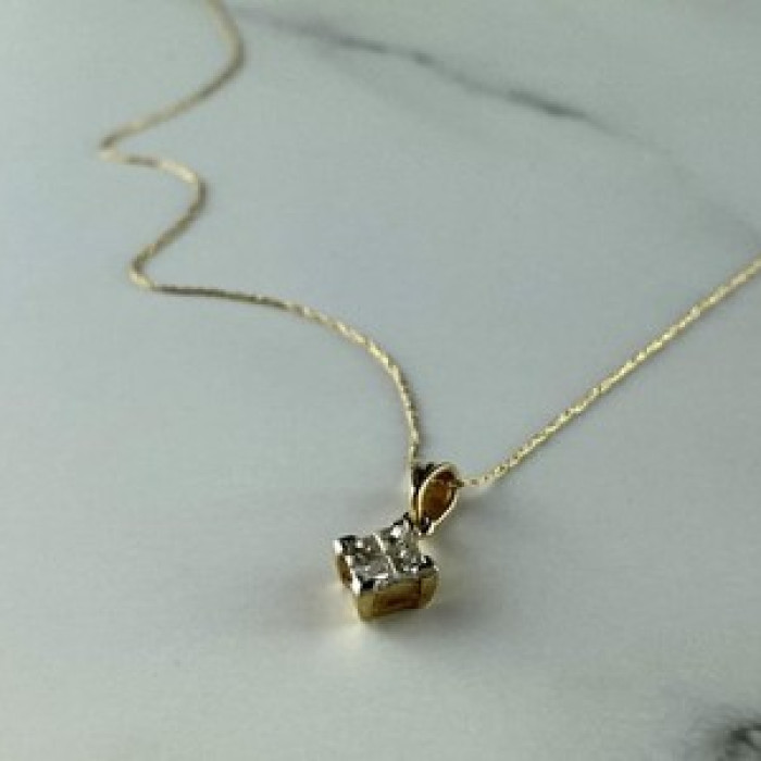 10/14 Yellow Gold White Sapphire Chain With Pendant