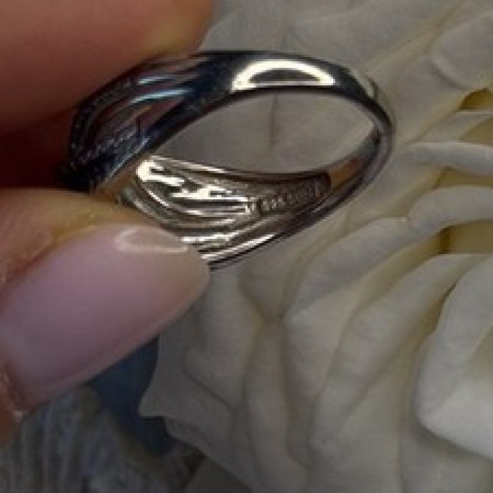 Elegant 925 Sterling Silver Infinity Tiny Diamonds Ring Size 8