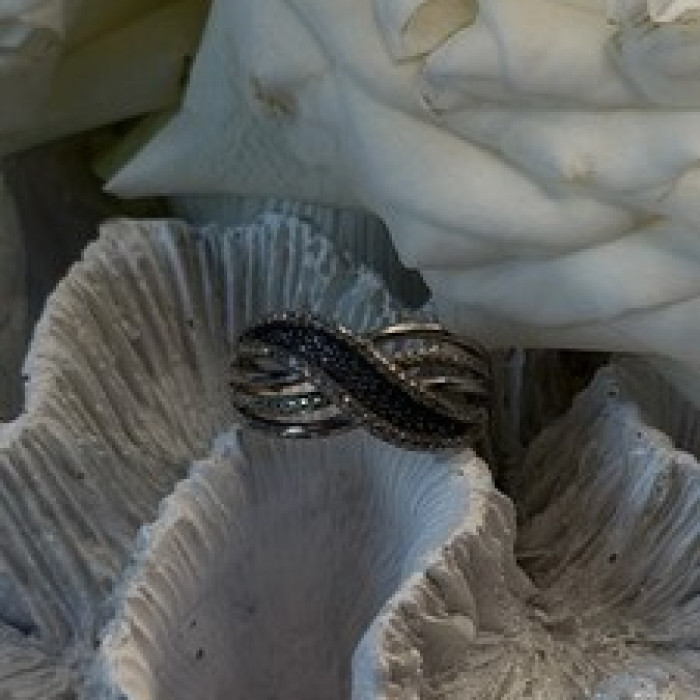 Elegant 925 Sterling Silver Infinity Tiny Diamonds Ring Size 8