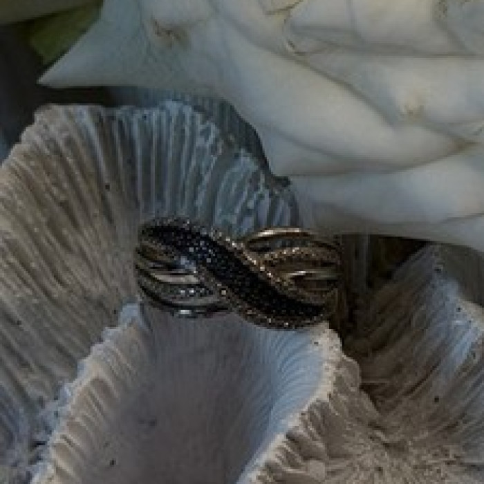 Elegant 925 Sterling Silver Infinity Tiny Diamonds Ring Size 8