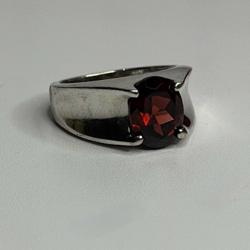 925 Sterling Silver Red Shiny Garnet Ring Size 6