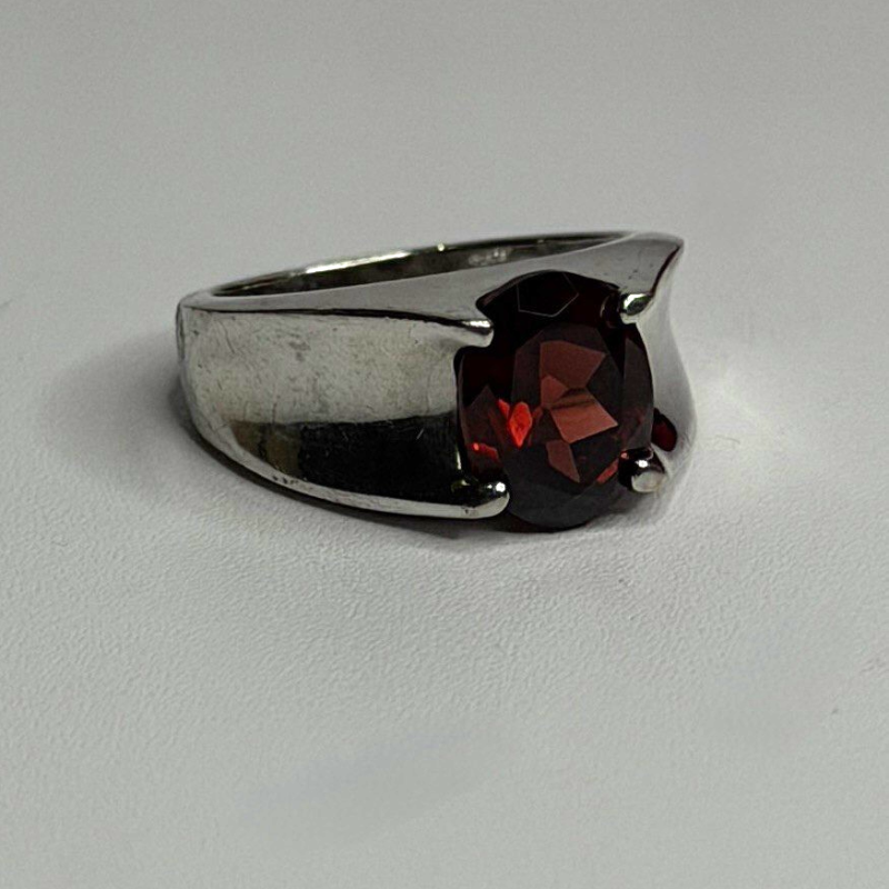 925 Sterling Silver Red Shiny Garnet Ring Size 6