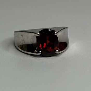 925 Sterling Silver Red Shiny Garnet Ring Size 6