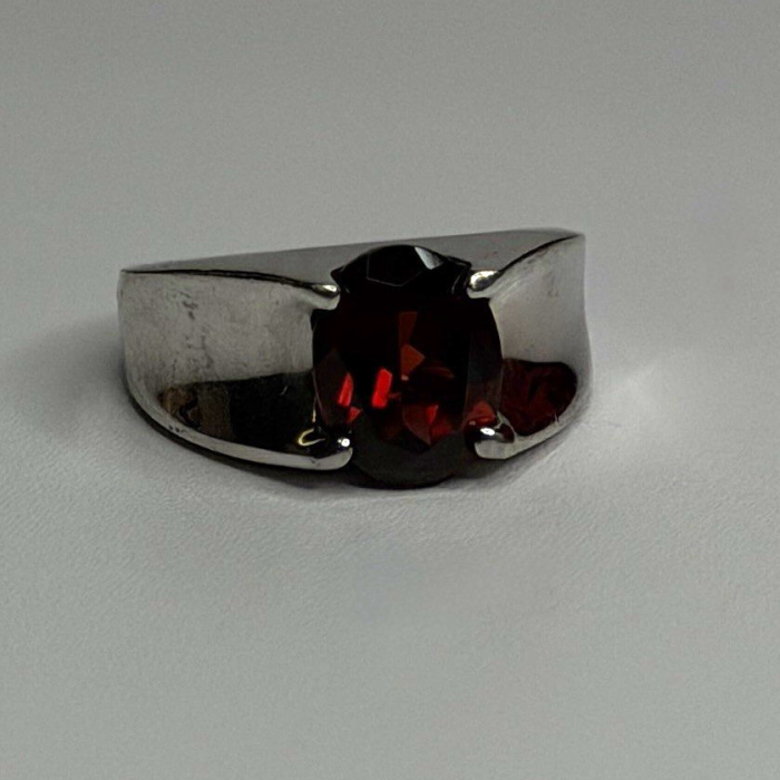 925 Sterling Silver Red Shiny Garnet Ring Size 6