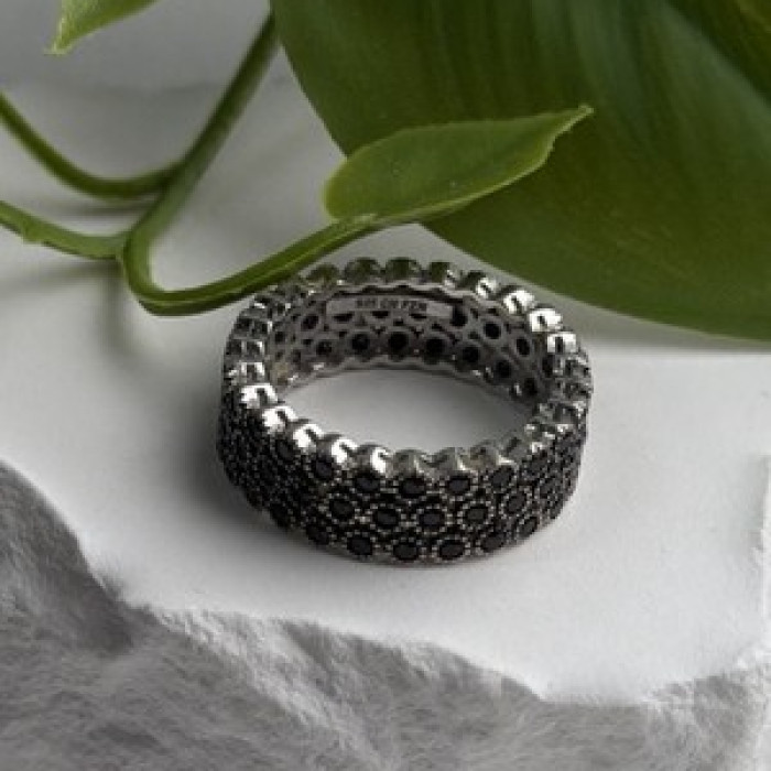 Vintage 925 Sterling Silver Black Spinel Band Ring Size 9