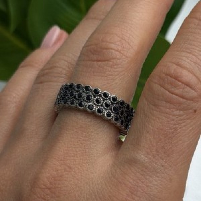 Vintage 925 Sterling Silver Black Spinel Band Ring Size 9