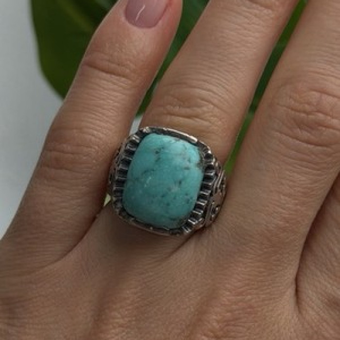 Artisan Style Vintage 925 Sterling Silver Turquoise Ring Size 5.5